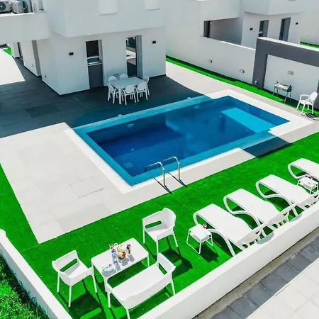 Brand New 3br Villa-pool Walking Distance From Nissi Beach!